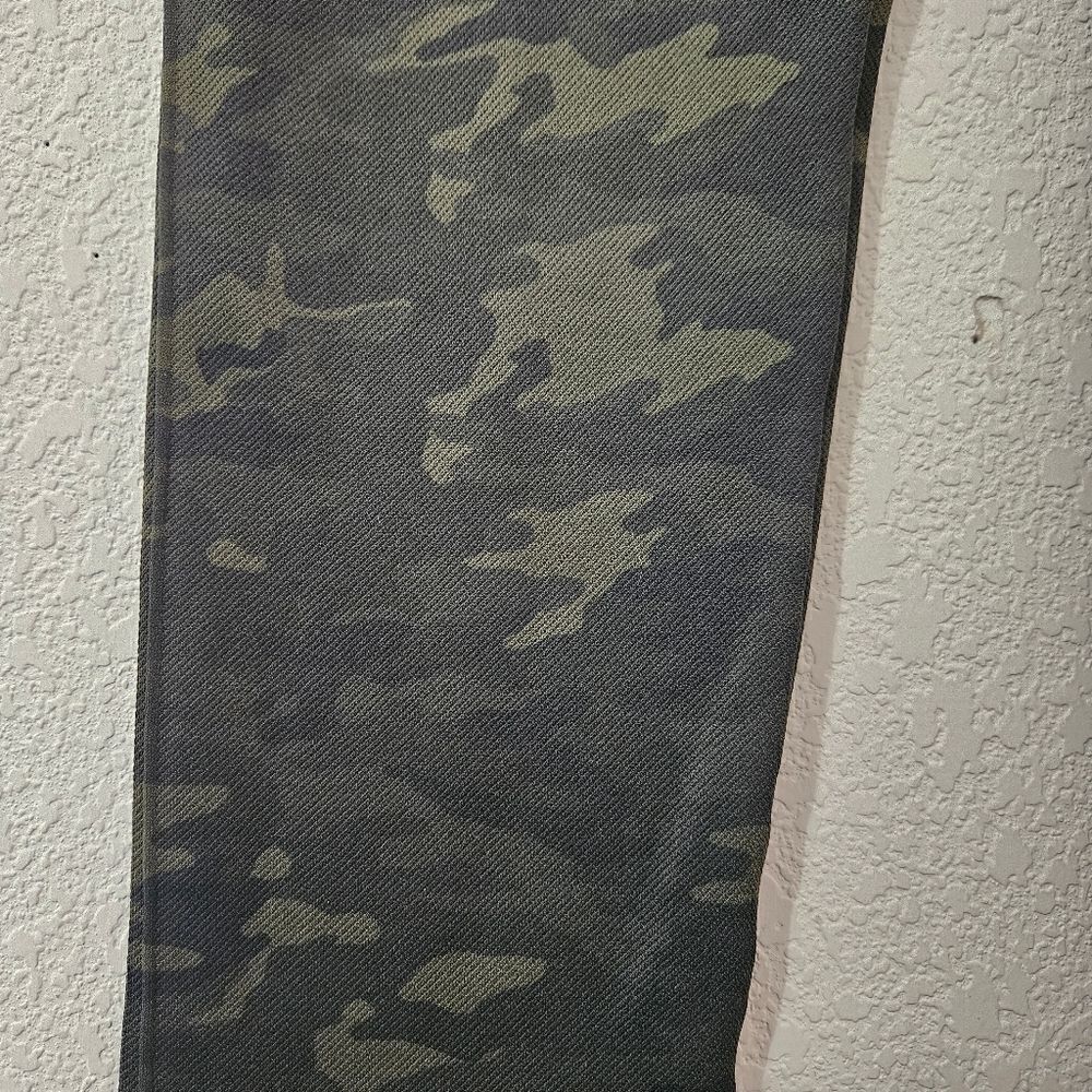 Spanx army green camo color leggings medium size - Picture 3 of 6